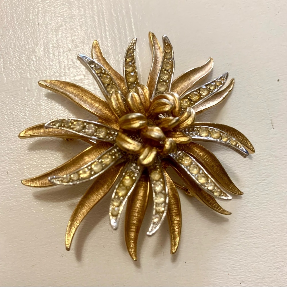 VTG CHRYSANTHEMUM CORO SIGNED BROOCH SILVER & GOLD TONE